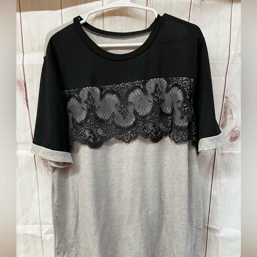 🌹Black and Gray Lace Accent‎ Women's Top.